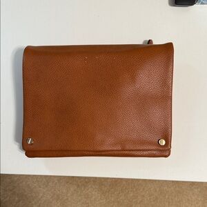 Elegant Tan Leather Messenger Bag